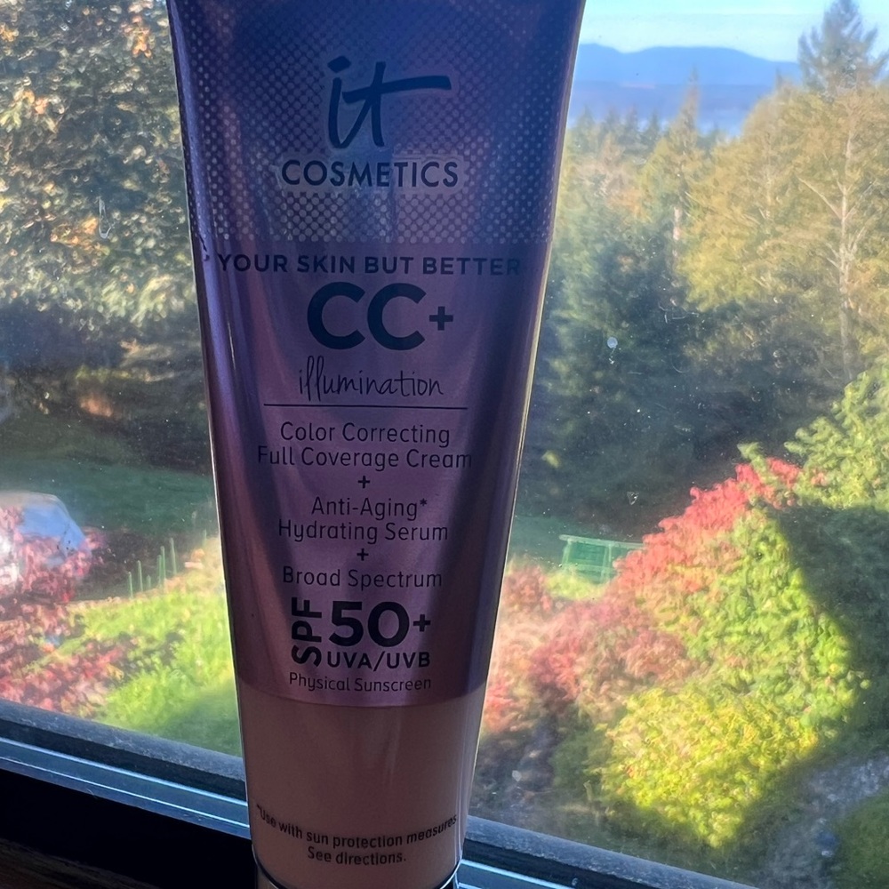 IT Cosmetics CC+ Illumination Fair Light